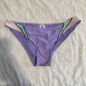 Woman’s bikini bottom size M